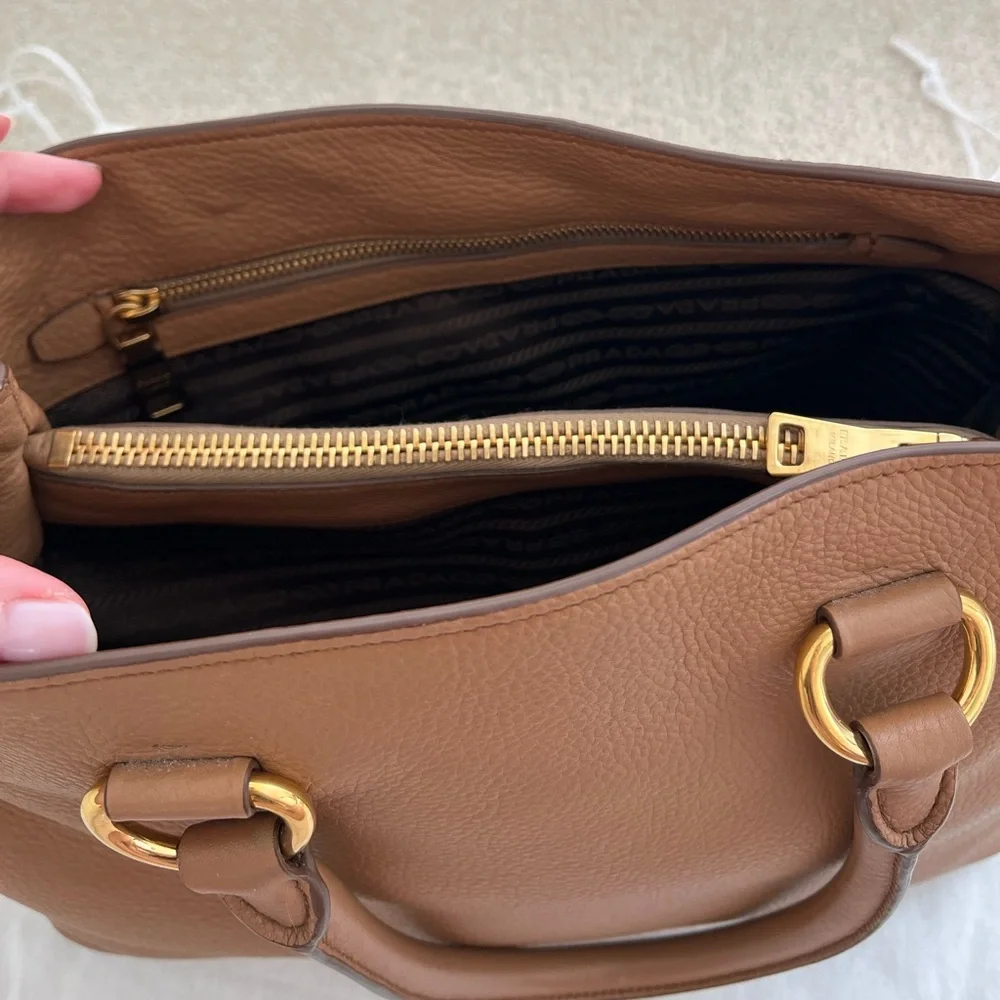 Prada Vitello Daino tote bag in camel - great pre-owned condition - Picture 9 of 16
